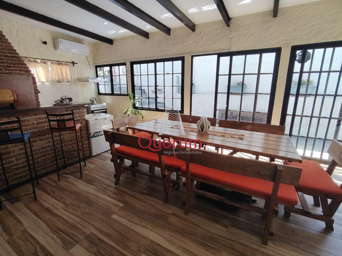 Casa ID.529 - Venta casa 4 dormitorios 3 baños en Malvin Montevideo