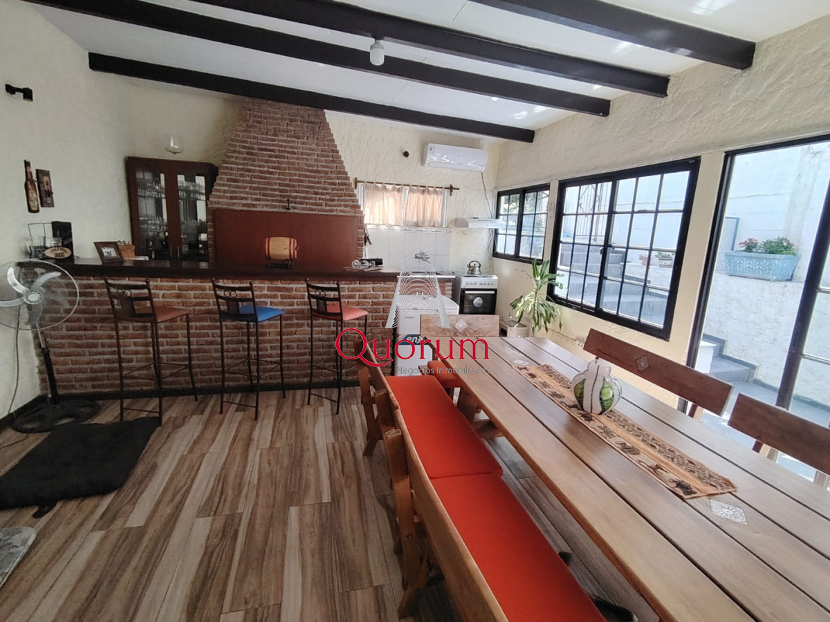 Casa ID.529 - Venta casa 4 dormitorios 3 baños en Malvin Montevideo