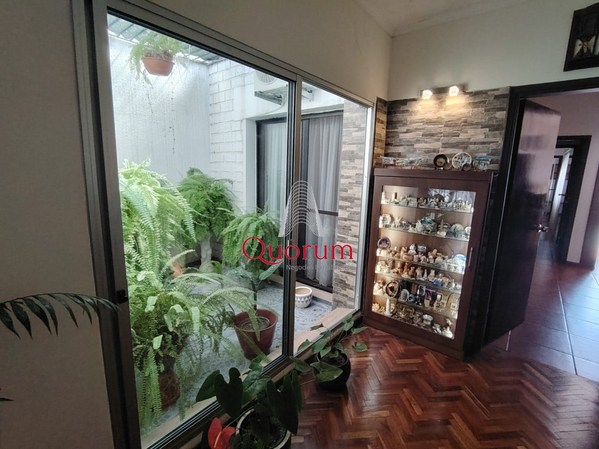 Casa ID.529 - Venta casa 4 dormitorios 3 baños en Malvin Montevideo