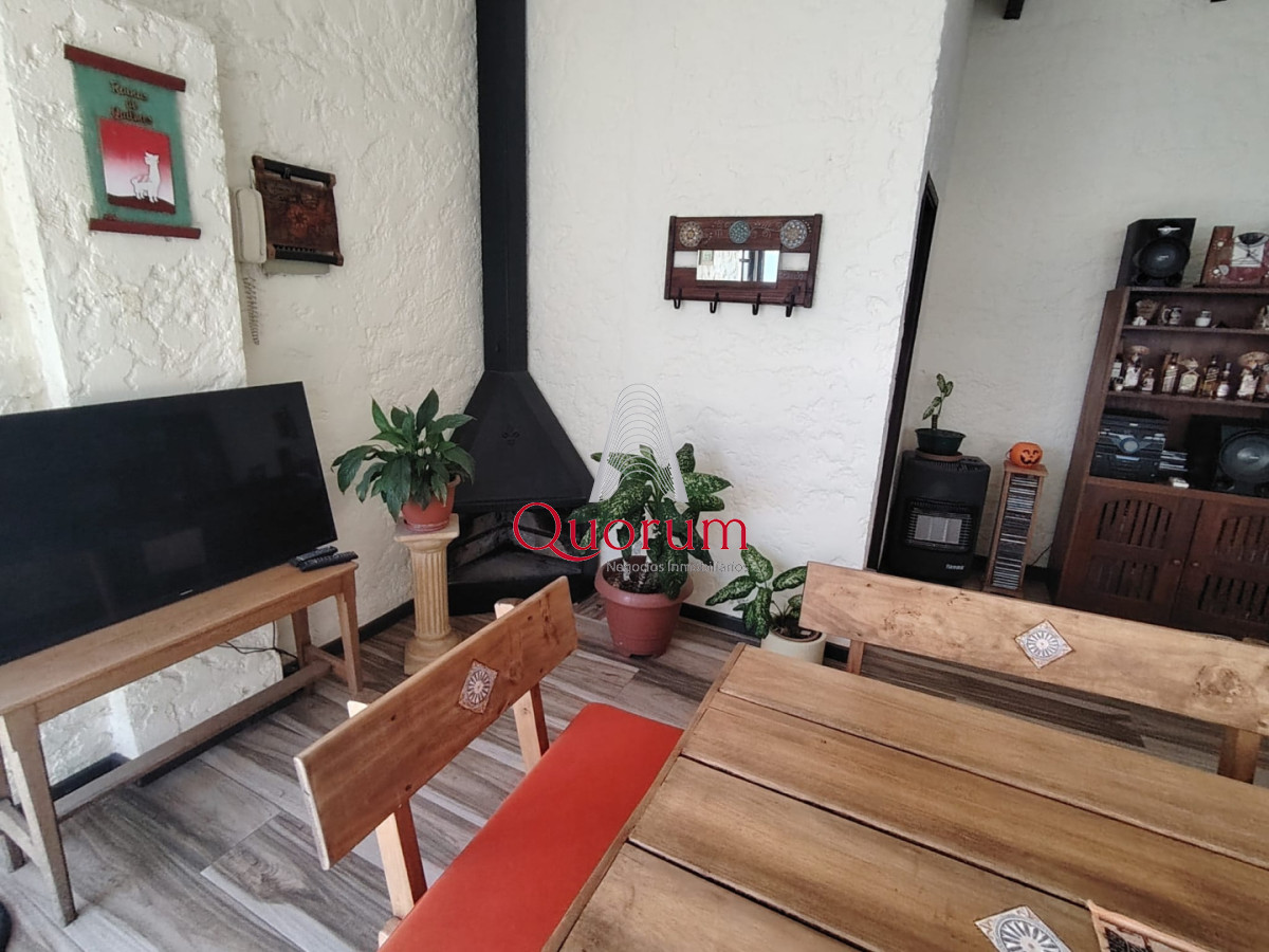 Casa ID.529 - Venta casa 4 dormitorios 3 baños en Malvin Montevideo