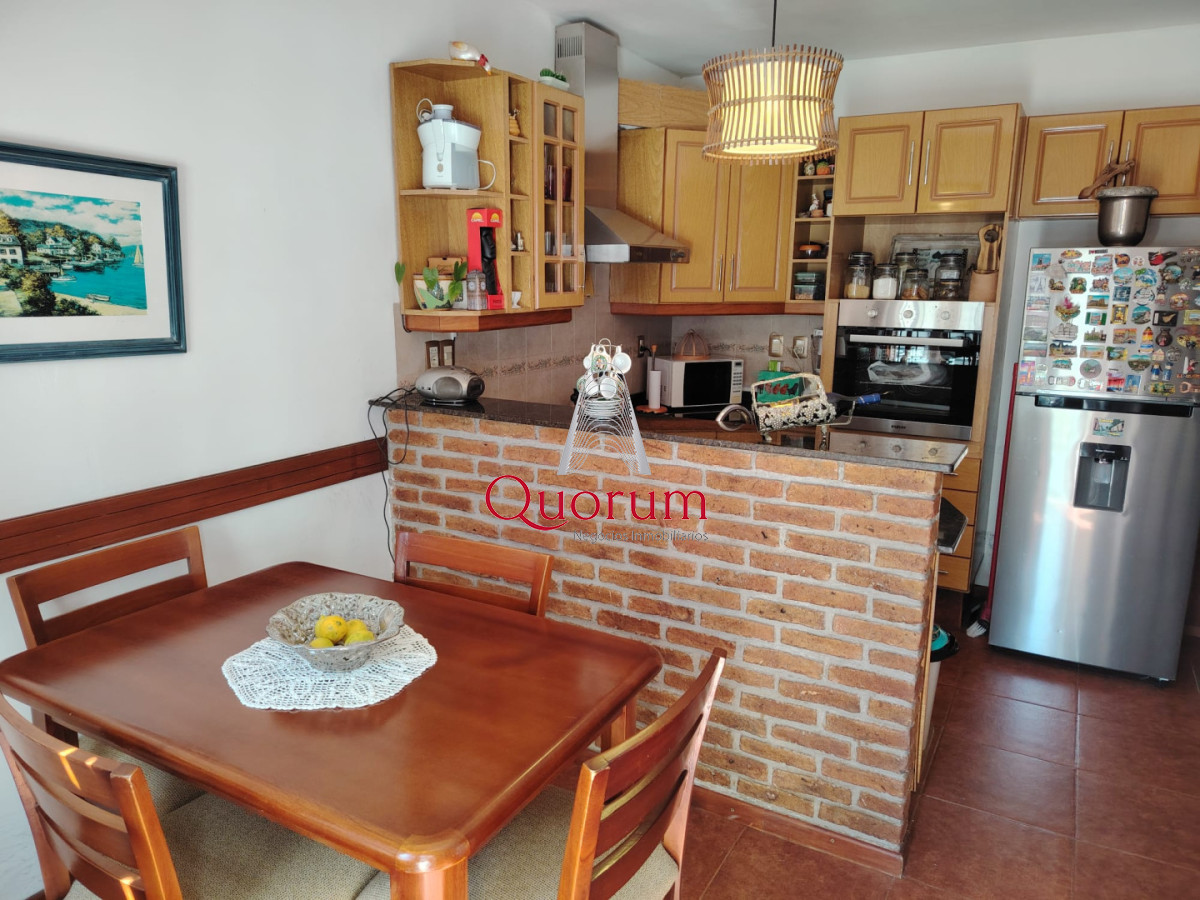 Casa ID.529 - Venta casa 4 dormitorios 3 baños en Malvin Montevideo