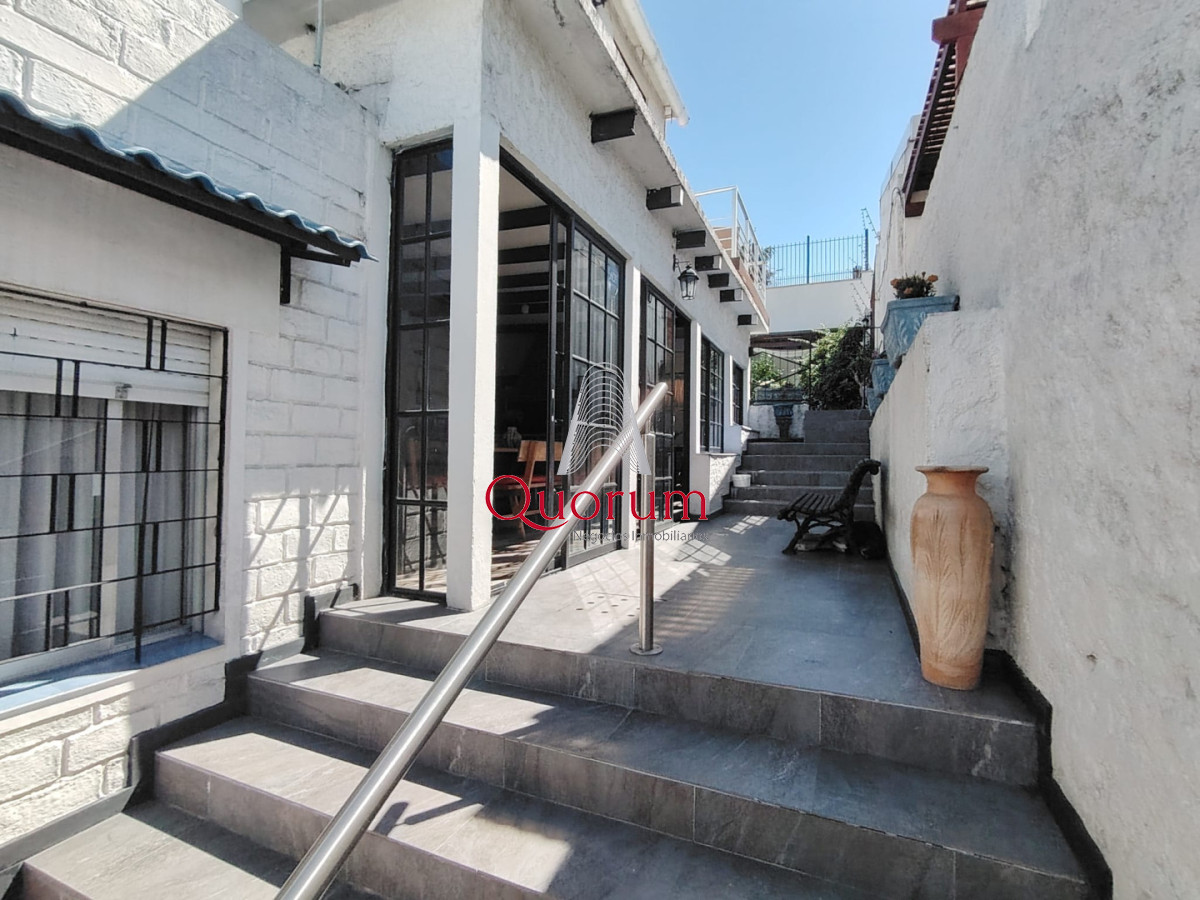 Casa ID.529 - Venta casa 4 dormitorios 3 baños en Malvin Montevideo