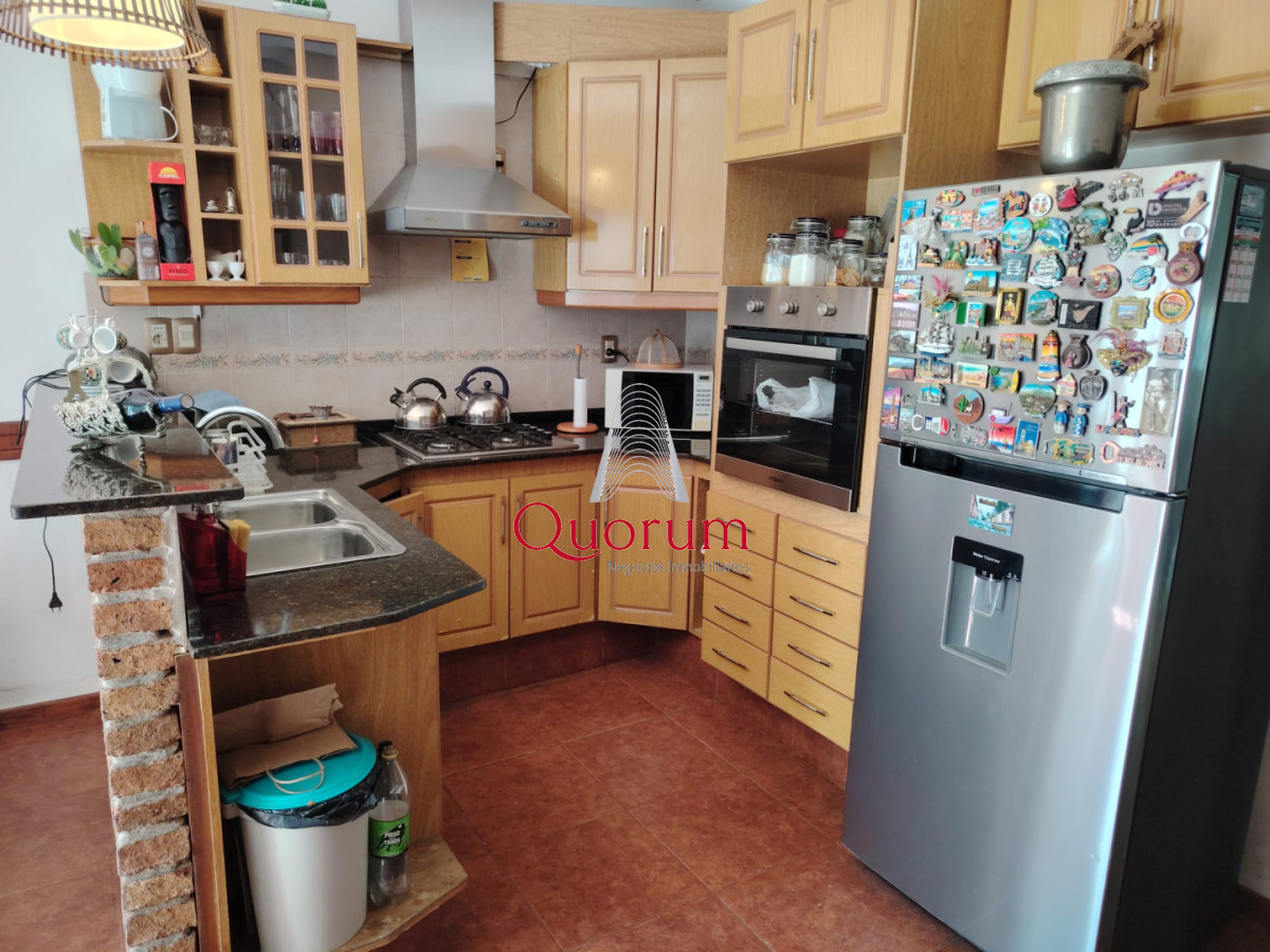 Casa ID.529 - Venta casa 4 dormitorios 3 baños en Malvin Montevideo