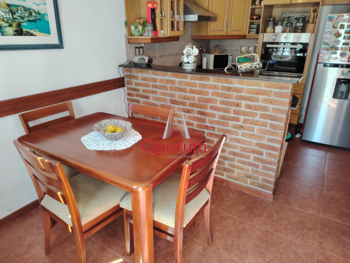 Casa ID.529 - Venta casa 4 dormitorios 3 baños en Malvin Montevideo