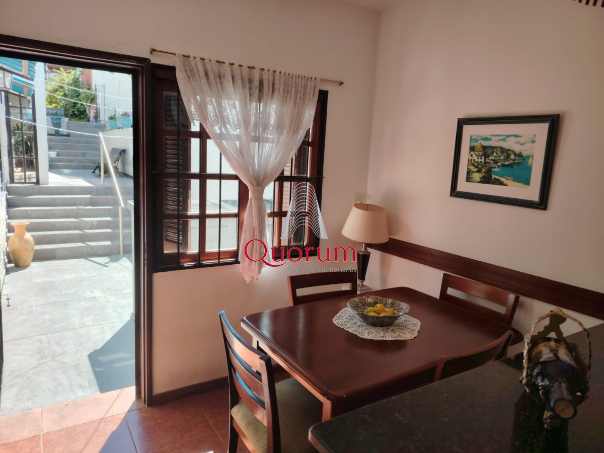 Casa ID.529 - Venta casa 4 dormitorios 3 baños en Malvin Montevideo