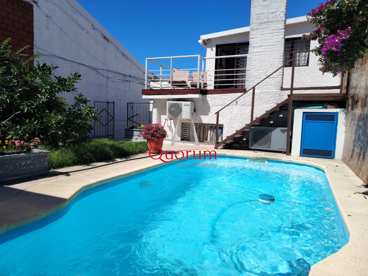 Casa ID.529 - Venta casa 4 dormitorios 3 baños en Malvin Montevideo