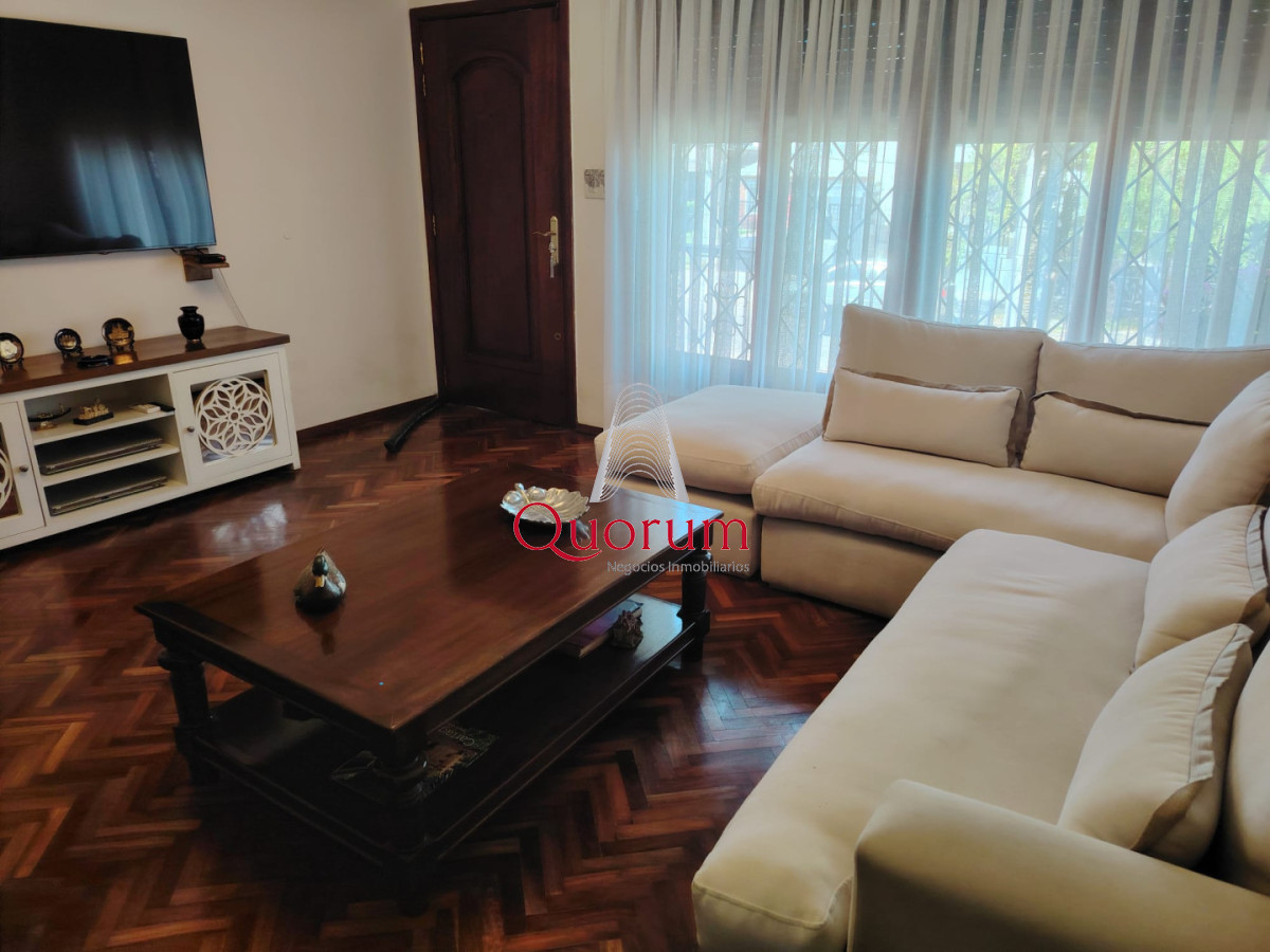 Casa ID.529 - Venta casa 4 dormitorios 3 baños en Malvin Montevideo