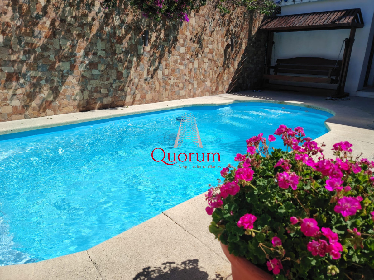 Casa ID.529 - Venta casa 4 dormitorios 3 baños en Malvin Montevideo