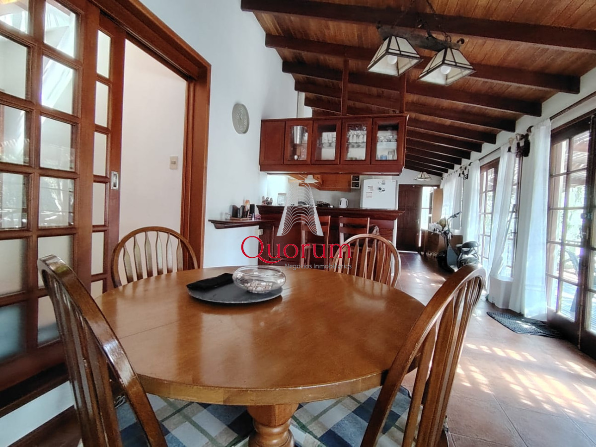 Casa ID.512 - Venta Casa 6 dormitorios Playa Mansa Punta del Este Uruguay