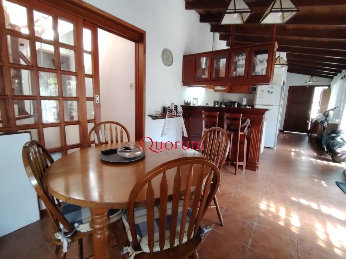 Casa ID.512 - Venta Casa 6 dormitorios Playa Mansa Punta del Este Uruguay