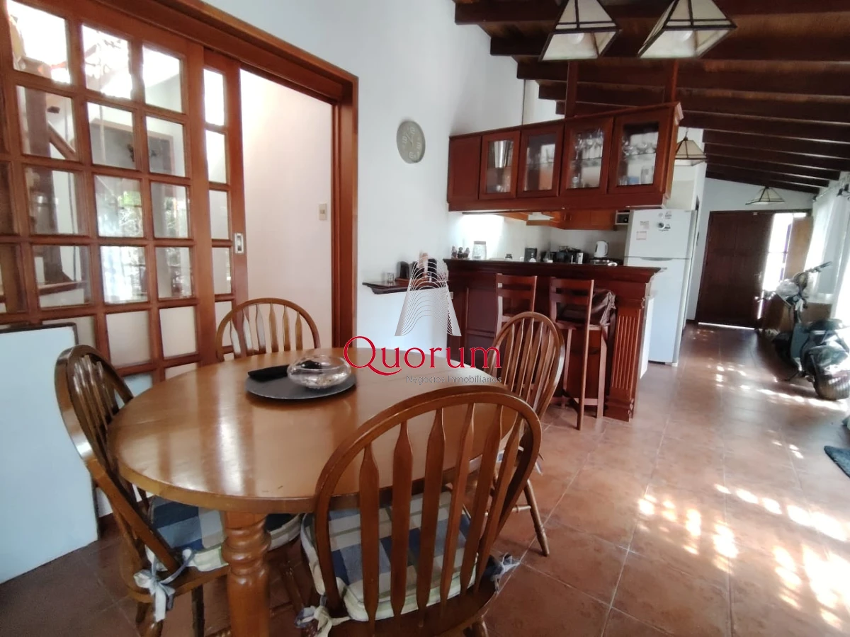 Casa ID.512 - Venta Casa 6 dormitorios Playa Mansa Punta del Este Uruguay