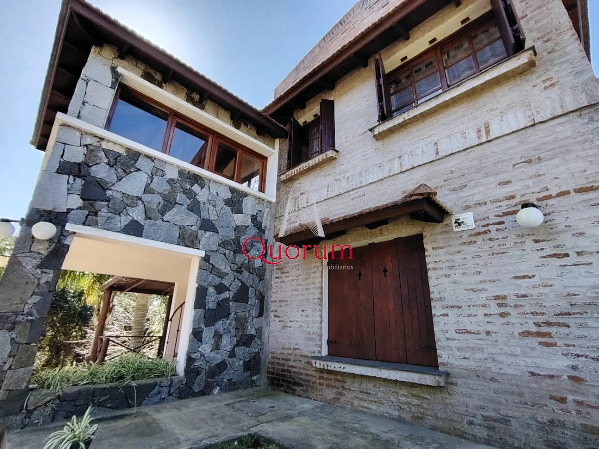 Casa ID.512 - Venta Casa 6 dormitorios Playa Mansa Punta del Este Uruguay