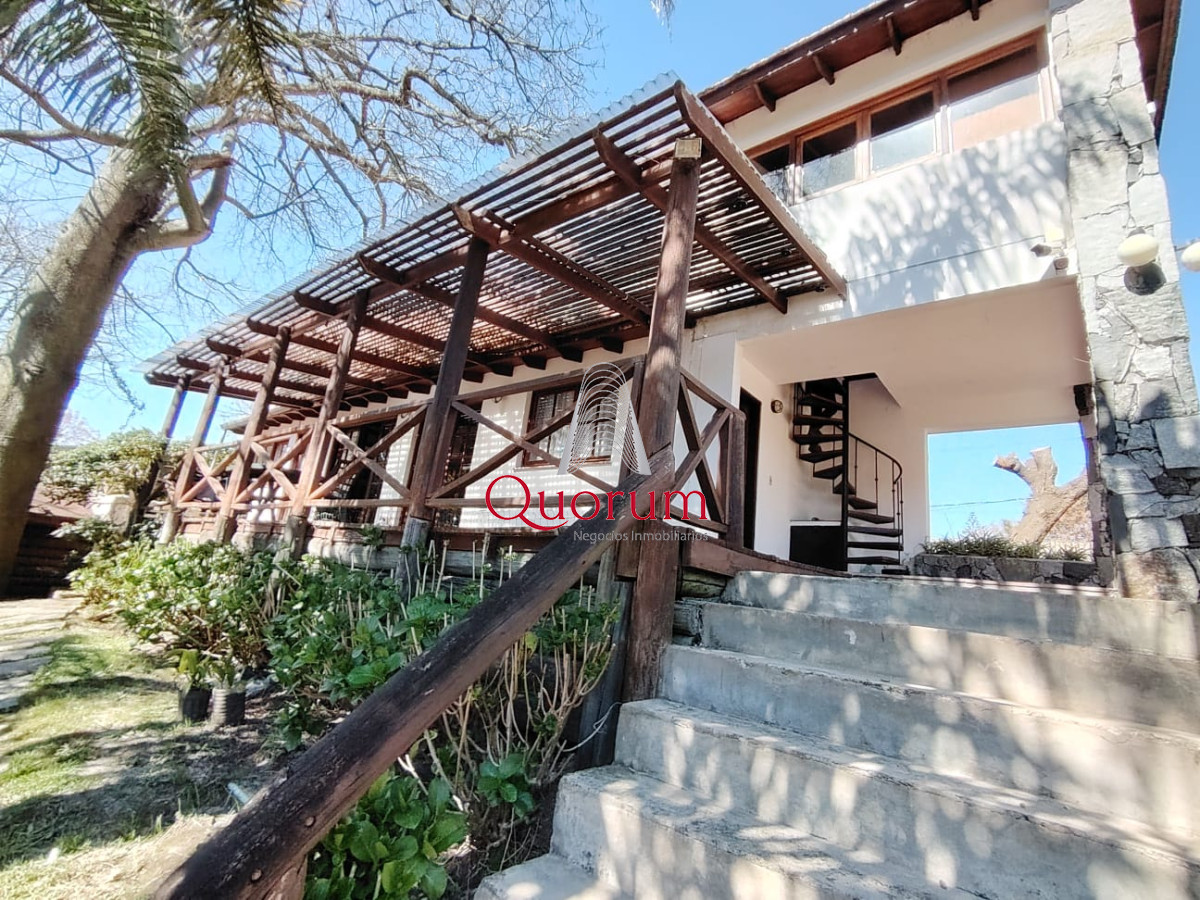 Casa ID.512 - Venta Casa 6 dormitorios Playa Mansa Punta del Este Uruguay