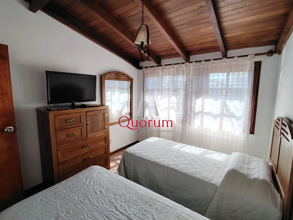 Casa ID.512 - Venta Casa 6 dormitorios Playa Mansa Punta del Este Uruguay
