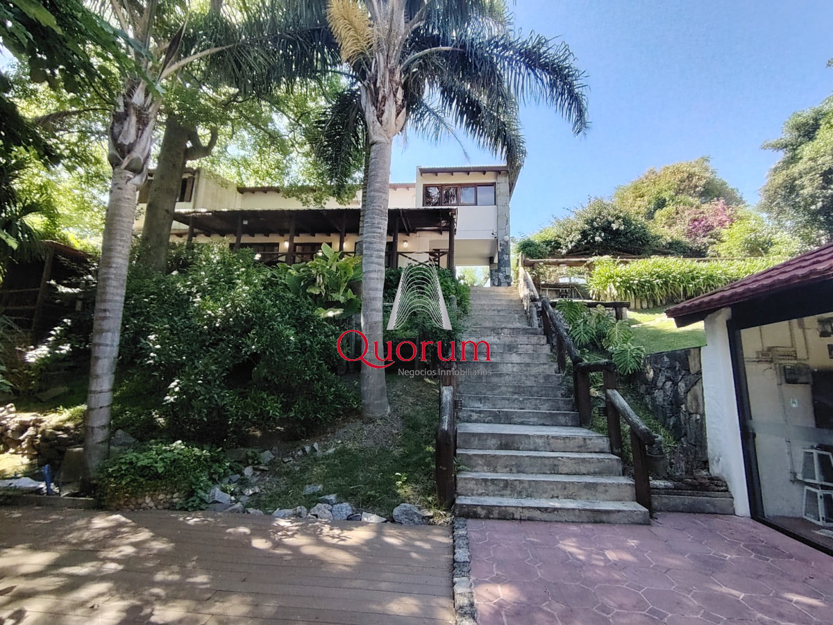 Casa ID.512 - Venta Casa 5 dormitorios + servicio Playa Mansa Punta del Este Uruguay 