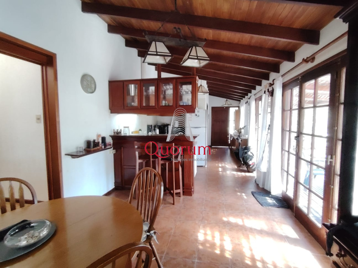 Casa ID.512 - Venta Casa 6 dormitorios Playa Mansa Punta del Este Uruguay