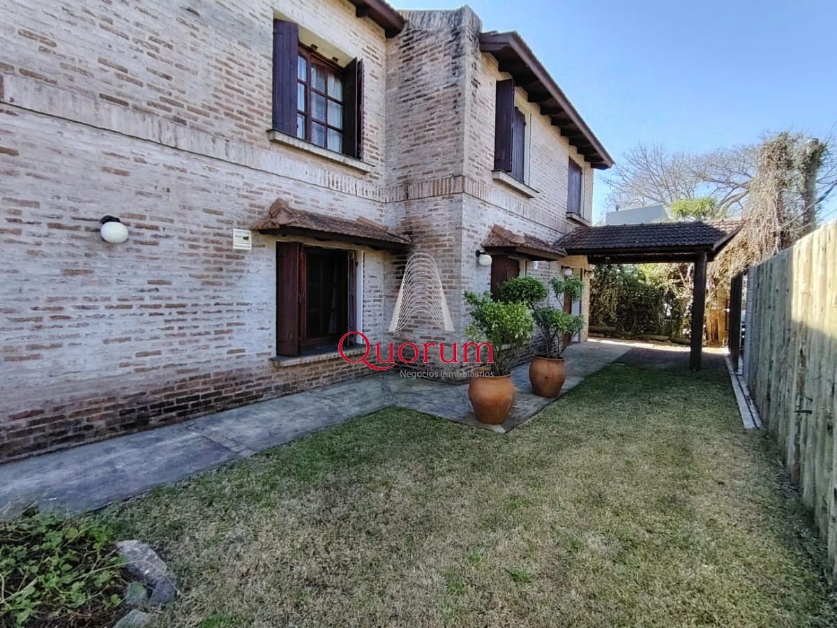 Casa ID.512 - Venta Casa 6 dormitorios Playa Mansa Punta del Este Uruguay