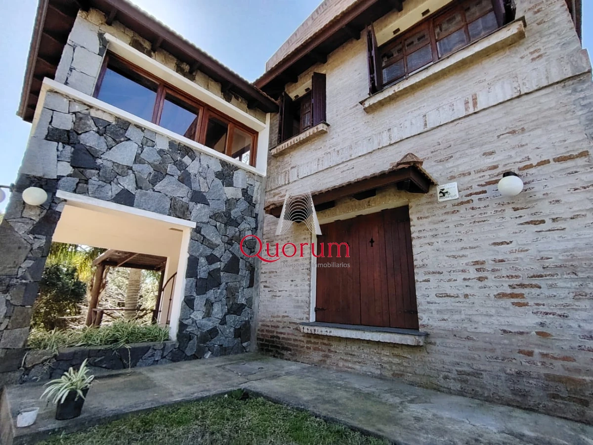 Casa ID.512 - Venta Casa 6 dormitorios Playa Mansa Punta del Este Uruguay