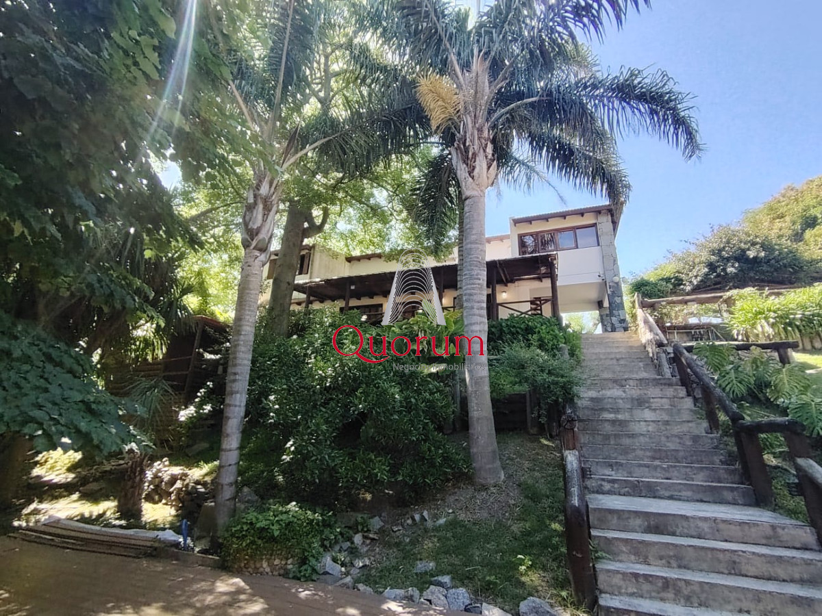 Casa ID.512 - Venta Casa 5 dormitorios + servicio Playa Mansa Punta del Este Uruguay 