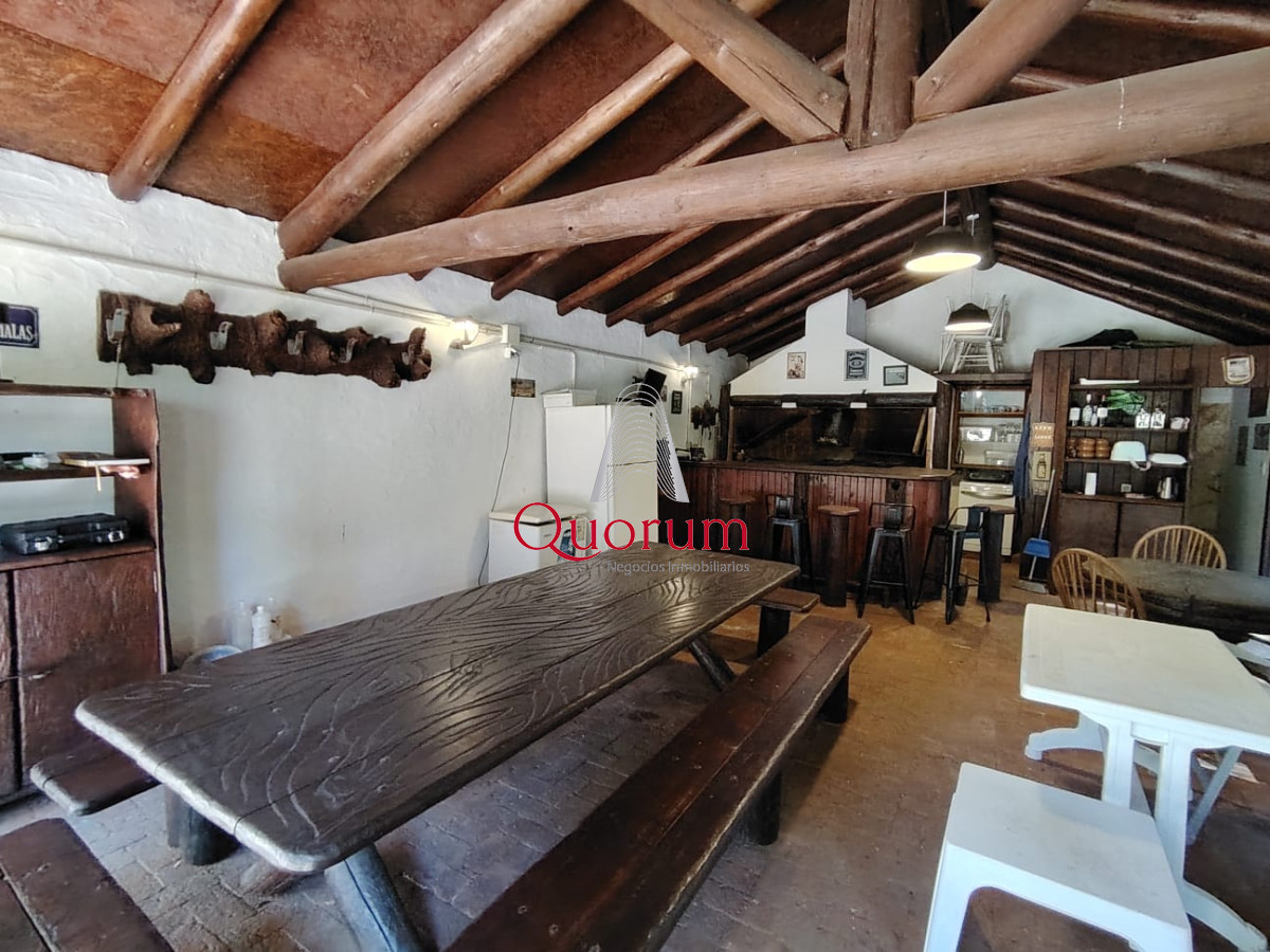 Casa ID.512 - Venta Casa 6 dormitorios Playa Mansa Punta del Este Uruguay