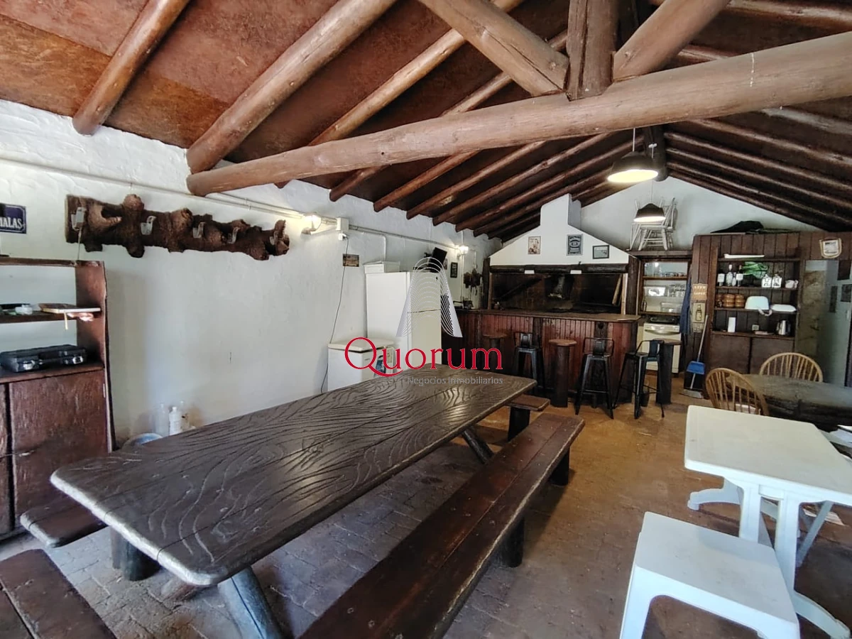 Casa ID.512 - Venta Casa 6 dormitorios Playa Mansa Punta del Este Uruguay