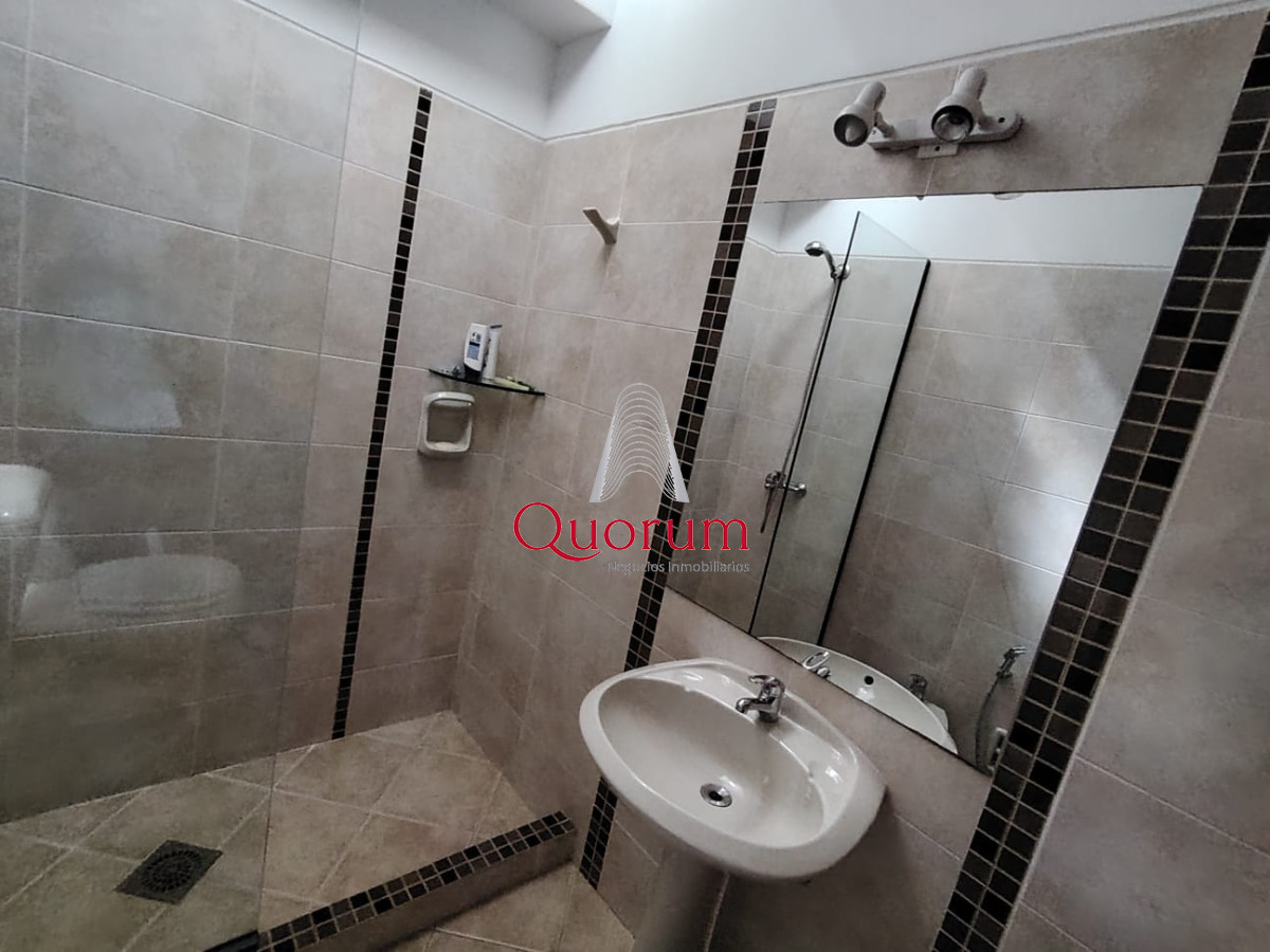 Casa ID.512 - Venta Casa 6 dormitorios Playa Mansa Punta del Este Uruguay