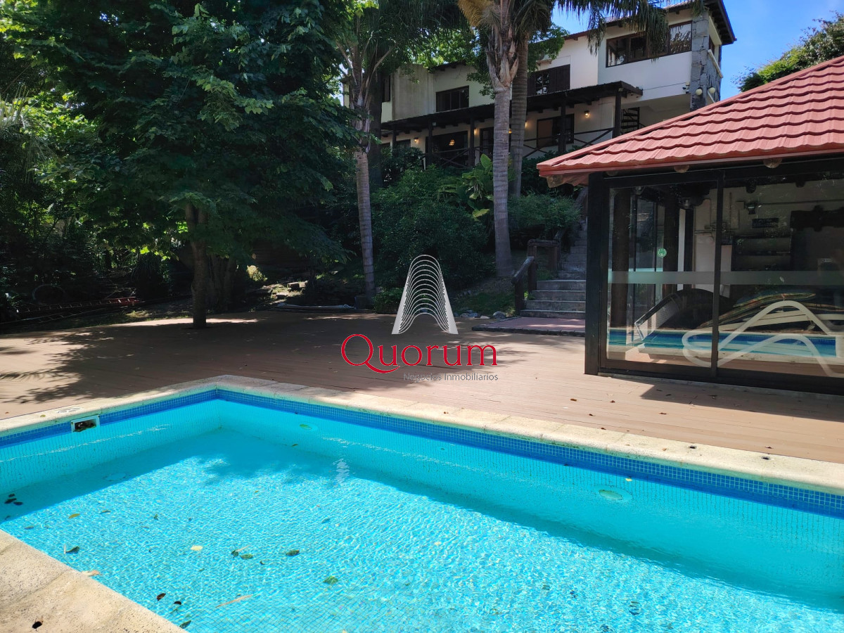 Casa ID.512 - Venta Casa 5 dormitorios + servicio Playa Mansa Punta del Este Uruguay 