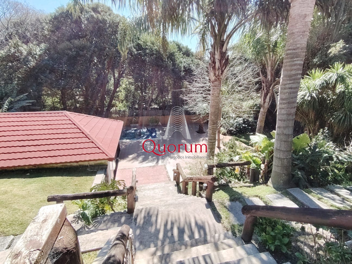 Casa ID.512 - Venta Casa 6 dormitorios Playa Mansa Punta del Este Uruguay