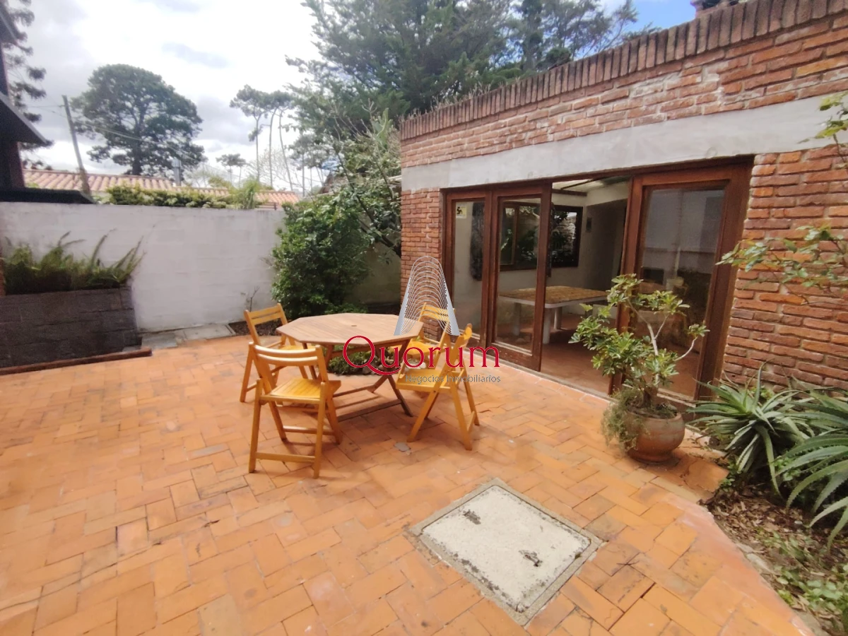 Casa ID.548 - Alquiler temporada 2027 Casa 4 dormitorios Punta del Este Playa Mansa