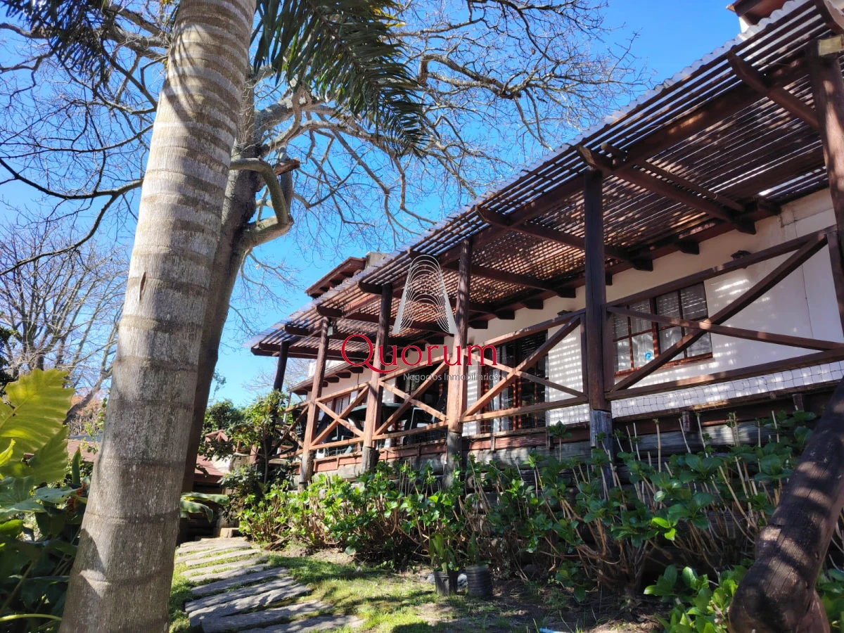 Casa ID.512 - Venta Casa 6 dormitorios Playa Mansa Punta del Este Uruguay