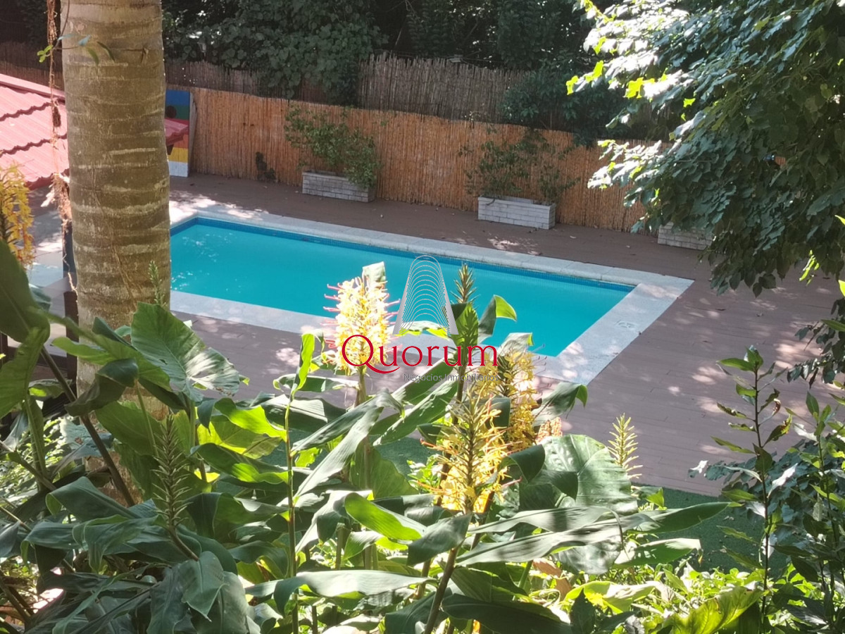 Casa ID.512 - Venta Casa 5 dormitorios + servicio Playa Mansa Punta del Este Uruguay 