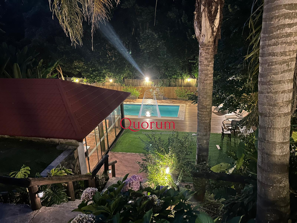 Casa ID.512 - Venta Casa 6 dormitorios Playa Mansa Punta del Este Uruguay