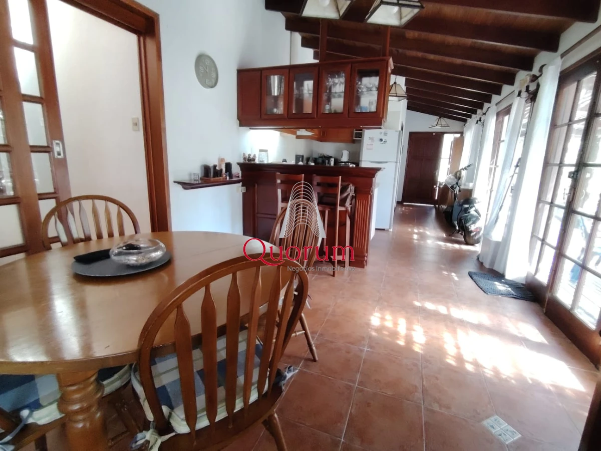 Casa ID.512 - Venta Casa 6 dormitorios Playa Mansa Punta del Este Uruguay