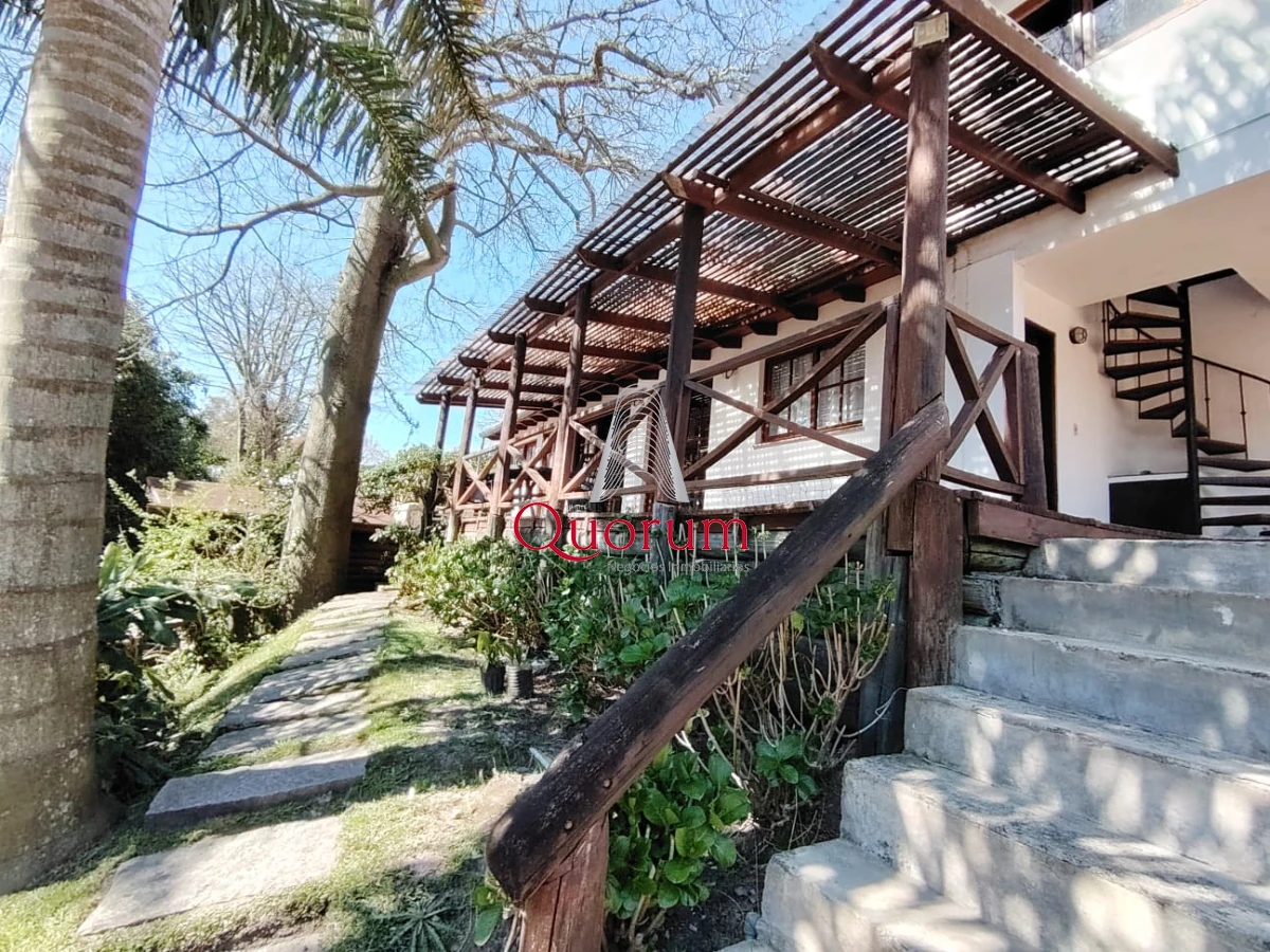 Casa ID.512 - Venta Casa 6 dormitorios Playa Mansa Punta del Este Uruguay