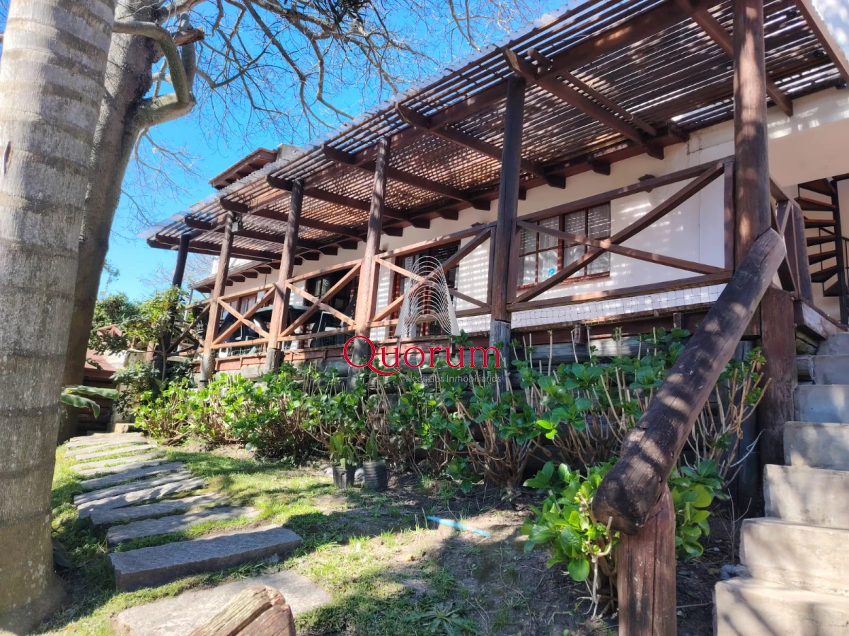 Casa ID.512 - Venta Casa 6 dormitorios Playa Mansa Punta del Este Uruguay