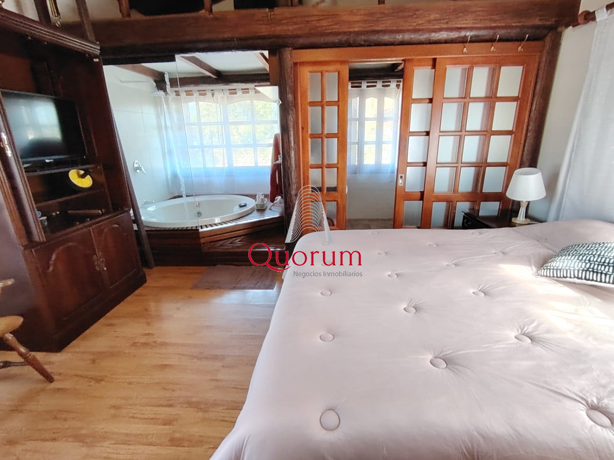 Casa ID.512 - Venta Casa 6 dormitorios Playa Mansa Punta del Este Uruguay