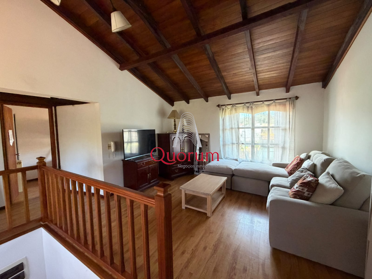 Casa ID.512 - Alquiler temporario Casa 5 dormitorios  Playa Mansa Punta del Este Uruguay 