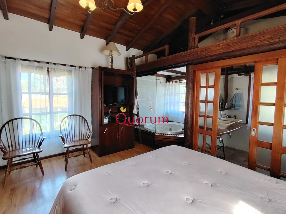 Casa ID.512 - Venta Casa 6 dormitorios Playa Mansa Punta del Este Uruguay