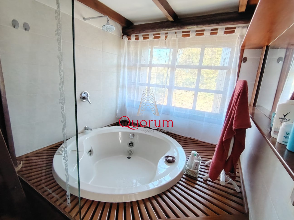 Casa ID.512 - Venta Casa 6 dormitorios Playa Mansa Punta del Este Uruguay