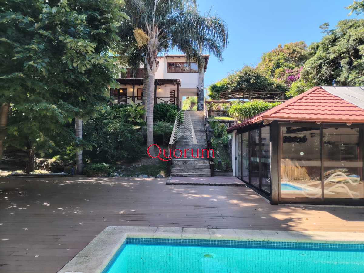 Casa ID.512 - Venta Casa 5 dormitorios + servicio Playa Mansa Punta del Este Uruguay 
