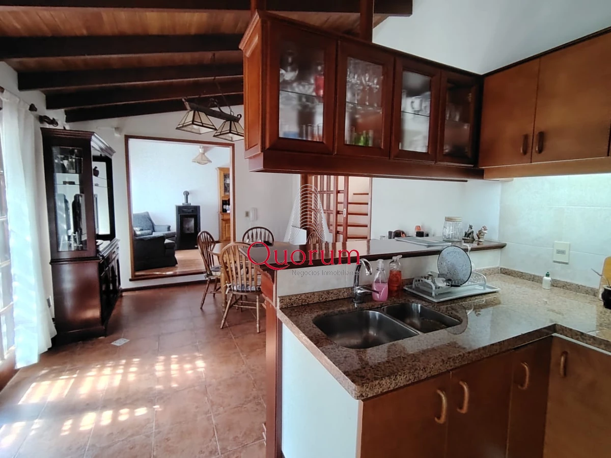 Casa ID.512 - Venta Casa 6 dormitorios Playa Mansa Punta del Este Uruguay