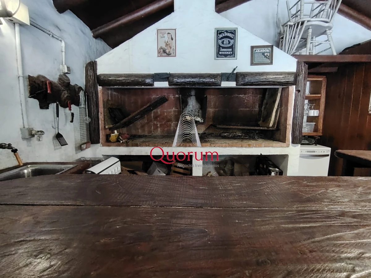 Casa ID.512 - Venta Casa 6 dormitorios Playa Mansa Punta del Este Uruguay