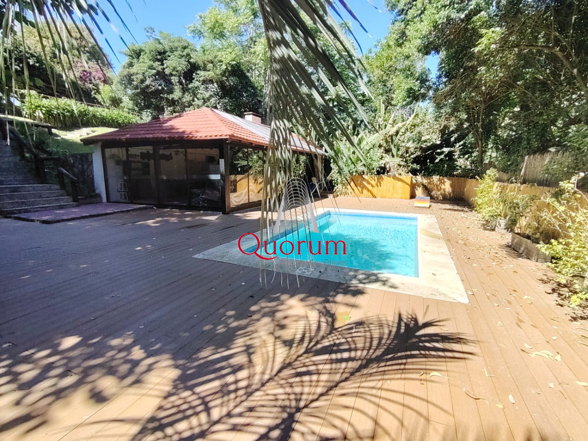 Casa ID.512 - Venta Casa 5 dormitorios + servicio Playa Mansa Punta del Este Uruguay 
