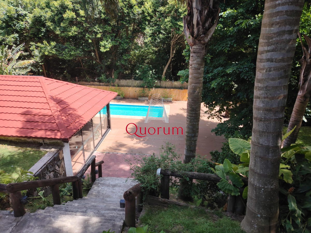 Casa ID.512 - Venta Casa 5 dormitorios + servicio Playa Mansa Punta del Este Uruguay 