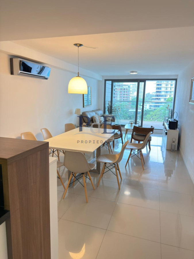 Apartamento en venta de 2 dormitorios en edificio Chronos, Punta del Este