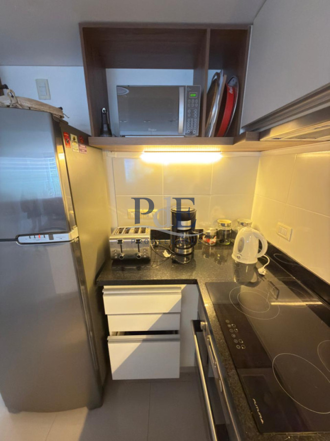 Apartamento en venta de 2 dormitorios en edificio Chronos, Punta del Este - Imagen 2