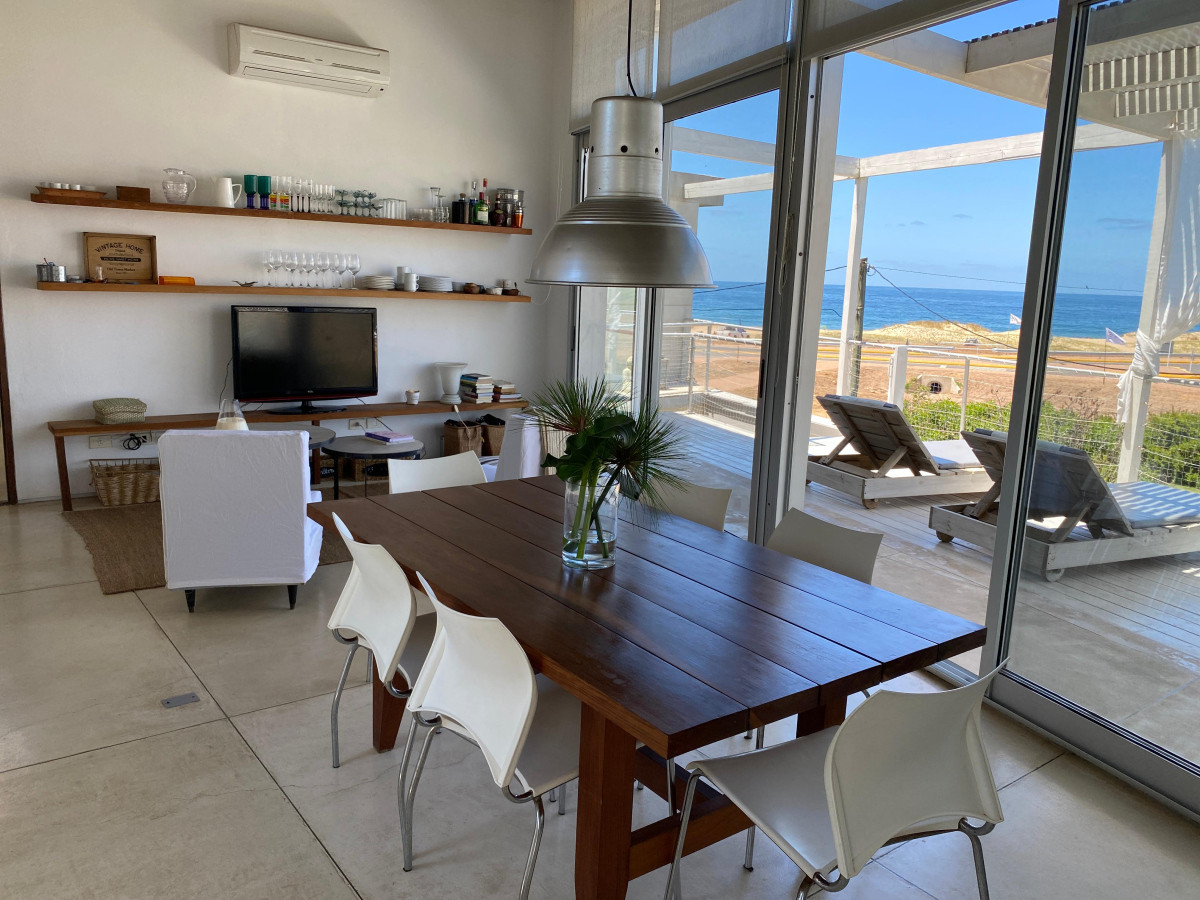 Casa frente al mar en el chorro, manantiales.