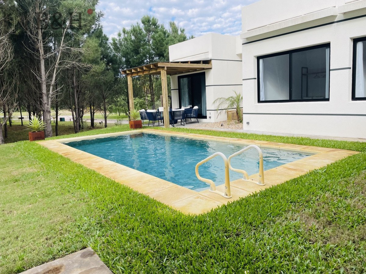 Casa ID.3046 - Hermosa casa en Acres de Solanas