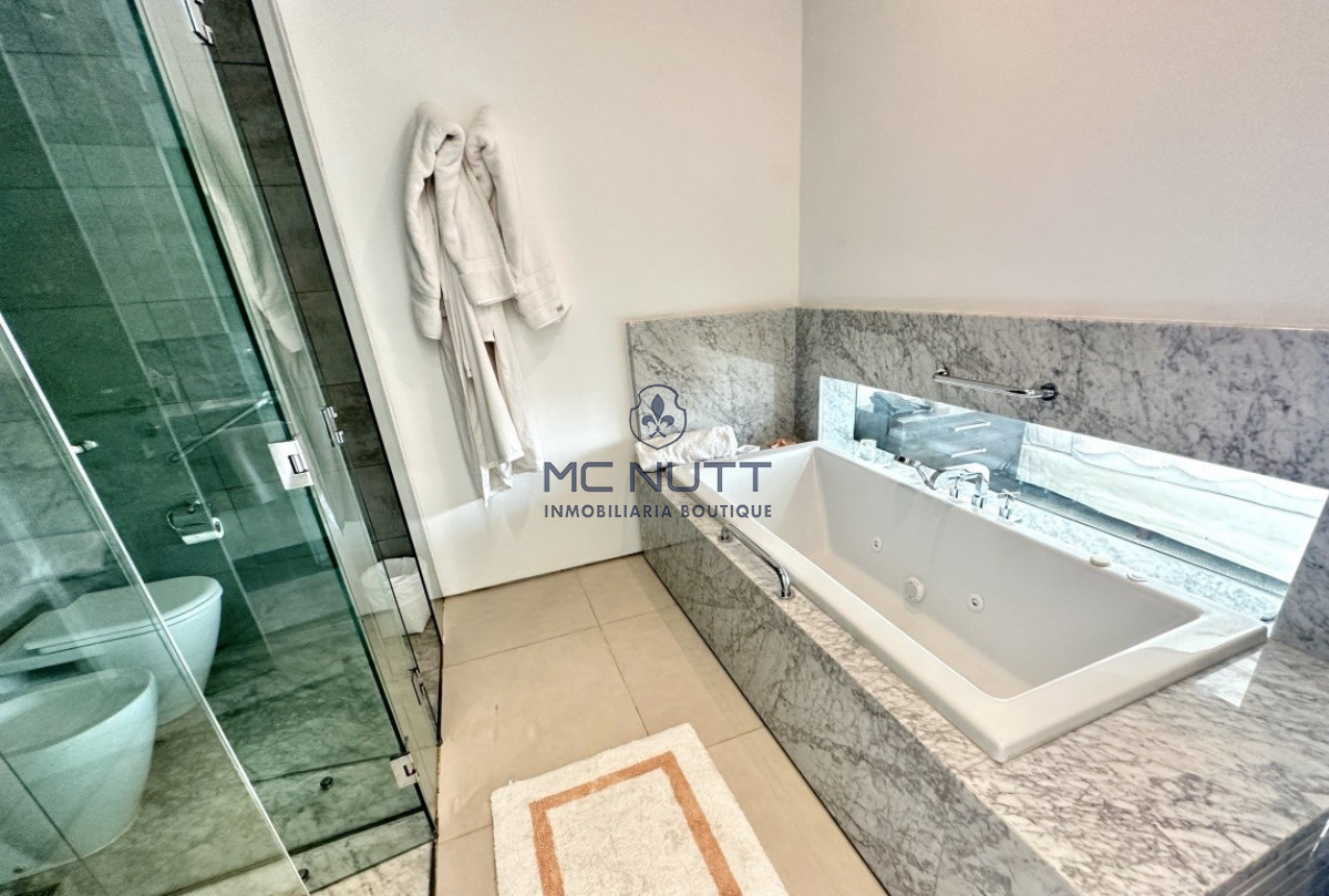 Apartamento Ref.640/ - Unidad en edificio único y de lujo