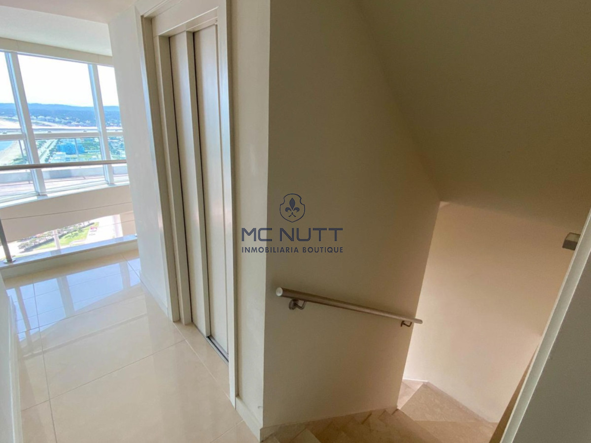 Apartamento Ref.697/ - Excepcional Penthouse en mansa
